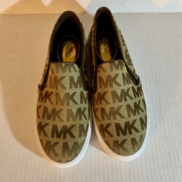 🌺 Michael Kors Slip-On Sneaker - Picture 2 of 5